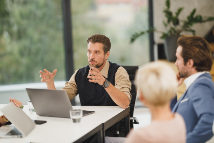 business-meeting_Z1ZIMB54UM